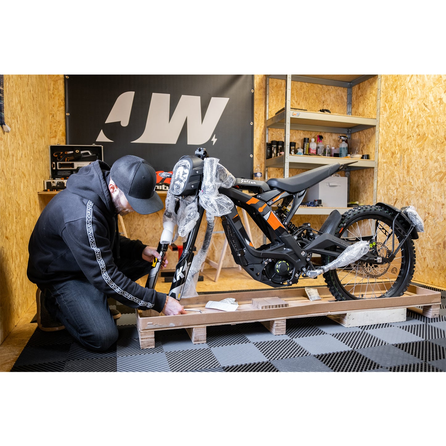 JW'Custom: SUR-RON Light Bee / Tiger 15kW